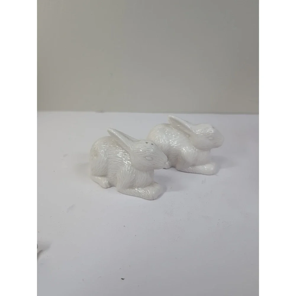 Vintage‎ White Easter Bunny Salt and Pepper Shaker Set